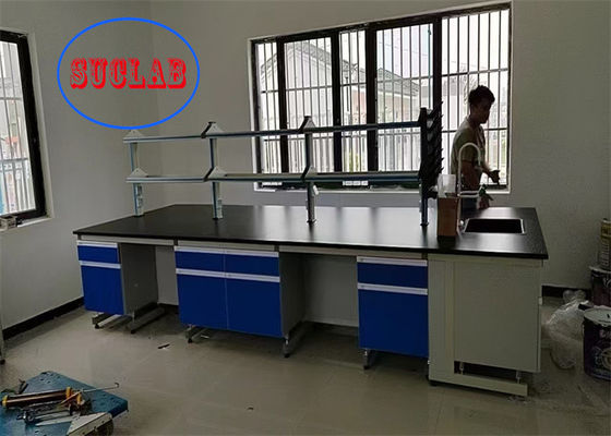 Bon prix Résistant aux produits chimiques Bureau de travail de laboratoire de chimie Bancs de travail de laboratoire avec plusieurs armoires en ligne