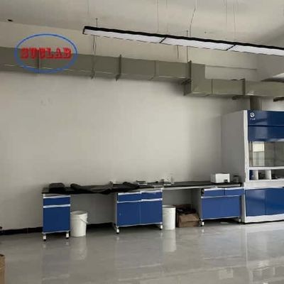 Bon prix Excellent service à la clientèle Armoires multiples et matériaux de bois Laboratoire de chimie Solution de banc de travail pour les travaux de laboratoire avancés en ligne