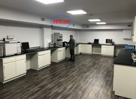 Bon prix Customized Corrosion-resistant and Acid and Alkali Resistant Chem Lab Workbench Maker with Safety Features en ligne