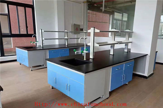 Bon prix Tableau de travail en bois de laboratoire de résistance chimique pour l'hôpital avec le pied réglable en ligne