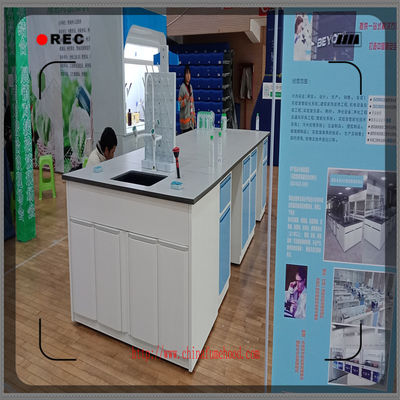 Bon prix Cabinets et partie supérieure du comptoir durables de laboratoire des meubles FRP de laboratoire de chimie 5 ans de garantie en ligne