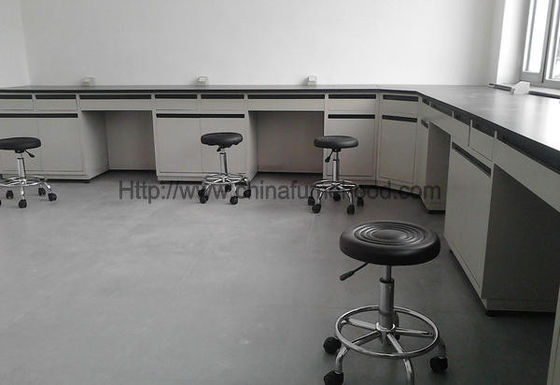 Bon prix Plans de travail à choix multiples commerciaux de Cabinets de mur de laboratoire avec des chaises de selles en ligne