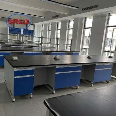 Bon prix Bureau de laboratoire en bois avec des étagères pour un espace de travail fonctionnel et bien conçu en ligne