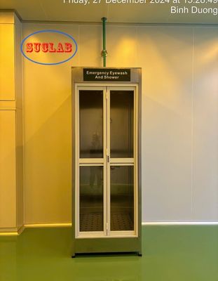 Bon prix Tête de pulvérisation à débit doux Sécurité de secours lavage des yeux Cubicles de douche pour une installation facile au mur en ligne